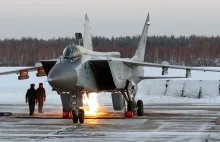 Rosja zwiększa obecność wojskową w Arktyce - na północ trafiają ciężkie myśliwce