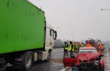 Pijany jechał pod prąd ekspresówką. Uderzył w tira