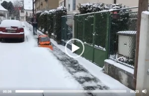 Zdalnie sterowana odśnieżarka do chodnika