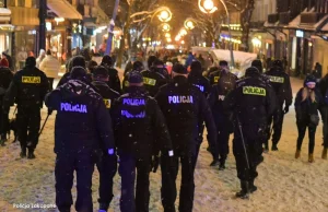 Zakopane: ataki na policjantów, spłonął samochód. Czy otwarcie stoków i...