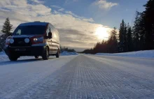 W 7 dni przerobił firmowe auto w kampera i pojechał do Laponii. Nocą było -22 °C