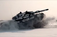 Leopardy skaczące w śniegu. Takie pancerne, ważące ponad 50 ton