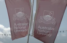 Australia: Uniwersytet zachęca do mówienia „karmienie klatką piersiową”