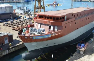Porażka państwowej stoczni Nauta - niedokończony Artemis odpłynął do Szwecji