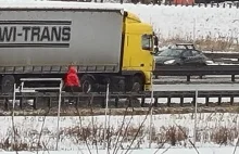 Kobieta szła pieszo autostradą A4 do Wrocławia