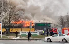 Pożar Żabki w Opolu. Ogień zajął cały sklep. [WIDEO]