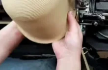 Maszyna do szycia kapeluszy.