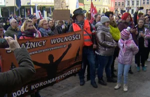 Marsz antyszczepionkowców w Poznaniu. Żądają cofnięcia obostrzeń i dymisji rządu