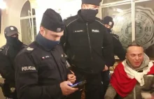 Kilkudziesięciu funkcjonariuszy policji najechało restaurację w Pszczynie