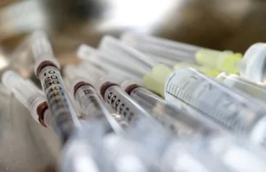 Australia: Lekarz podał pacjentom 4-krotną dawkę szczepionki.