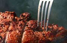 Większość wegetarian i wegan w końcu powraca do jedzenia mięsa