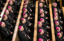 "Gwałcić do woli". Co jest nie tak z biskupami, którzy bronią księży pedofilów?