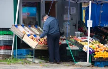 Biedronka i Lidl rosną w siłę. Małe sklepy padają hurtowo