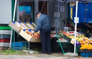 Biedronka i Lidl rosną w siłę. Małe sklepy padają hurtowo