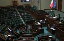 Nowy sondaż: PiS 37,6 proc, ,KO 19,2 proc, Hołownia 17,1