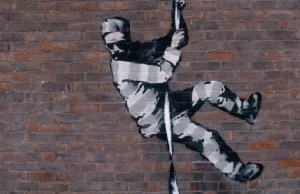 Banksy przyznał się do nowego muralu. Pokazał też wideo z powstawania pracy