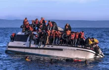 80 osób zostało wyrzuconych za burtę, przepełniona łódź z...