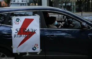 Nie będzie kary za samochodowy protest. Sąd daje policjantom krótką lekcję prawa