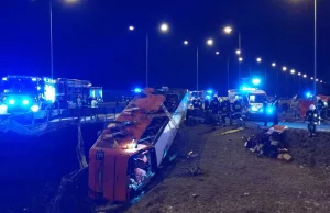 Tragiczny wypadek autokaru na A4, co najmniej 4 osoby nie żyją, 53 ranne