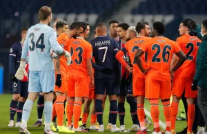 Koniec sezonu! UEFA ukarała sędziów meczu PSG - Basaksehir, ale nie za...