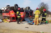 Wypadek strażaków z OSP. Wóz bojowy dachował. [ZDJĘCIA]