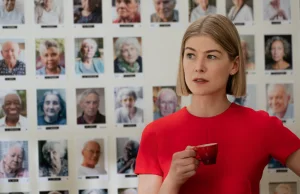 Rosamund Pike jako potwór