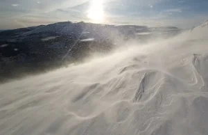 Lawina w Karkonoszach. Trwa akcja ratunkowa