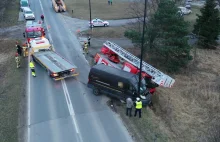 Strażacka autodrabina zderzyła się z busem. Wypadek w drodze do pożaru....