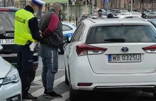 Policja skontrolowała ubera, bolta i podobnych. 1/4 z podrobionymi dokumentami