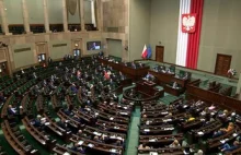 Sondaż: ponad połowa Polaków źle ocenia sytuację w kraju