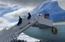 Sensacja! Prezydent USA samodzielnie zszedł po schodach!!!