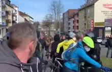 Policja usuwa Antifę blokującą protest antylockdown w Kassel