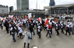 Protest antycovidowców w Warszawie. Blisko 800 wniosków o ukaranie