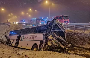 Kolejny wypadek autokaru na A4