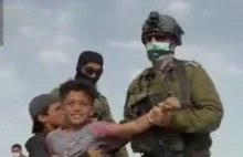 Żydowscy osadnicy wysługują się wojskiem aby zastraszać i gnębić Palestyńczyków