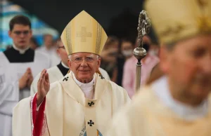 Abp Jędraszewski chce organizować więcej mszy. Zaleca "podkreślać różnicę"