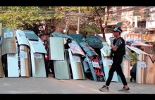 Przewrót w Birmie: protestujący ćwiczą tworzenie formacji z tarcz. Testudo!