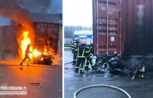 Skoda wbiła się pod ciężarówkę i stanęła w płomieniach! 'Jechał 200 km/h'.