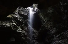 Jaskinia sprzed kilku milionów lat odkryta na polu