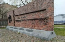 Zniszczony pomnik ofiar getta w Częstochowie