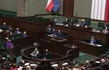 "Czy pajace będą bez masek siedzieli?" - Minister Kultury o Posłach na Sejm RP