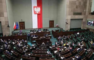 PiS przegrywa dwa głosowania w Sejmie w sprawie podatku akcyzowego