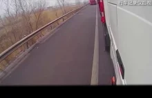 Kierowca ignoruje zasadę "patrz gdzie idziesz"