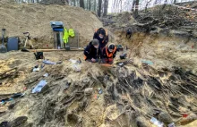W bezimiennej mogile zbiorowej na Białołęce odnaleziono 35 osób w tym dzieci