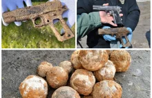 Rosyjskie kule armatnie i pistolet z USA – znaleziska poszukiwaczy w Twierdzy M.