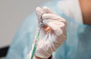 Zapisy na szczepienia dla osób 40+. Rząd informuje, że wystąpiła usterka