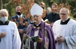 Abp Jędraszewski atakuje zwolenników zamykania kościołów na czas pandemii.