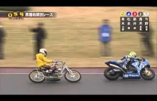 Dzwiny japoński wyścig ze śmiesznym motorkiem