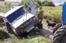 Ruski offroad i wyciąganie ciągnikiem.