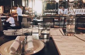 Paryskie restauracje organizowały tajne, wystawne kolacje dla elit